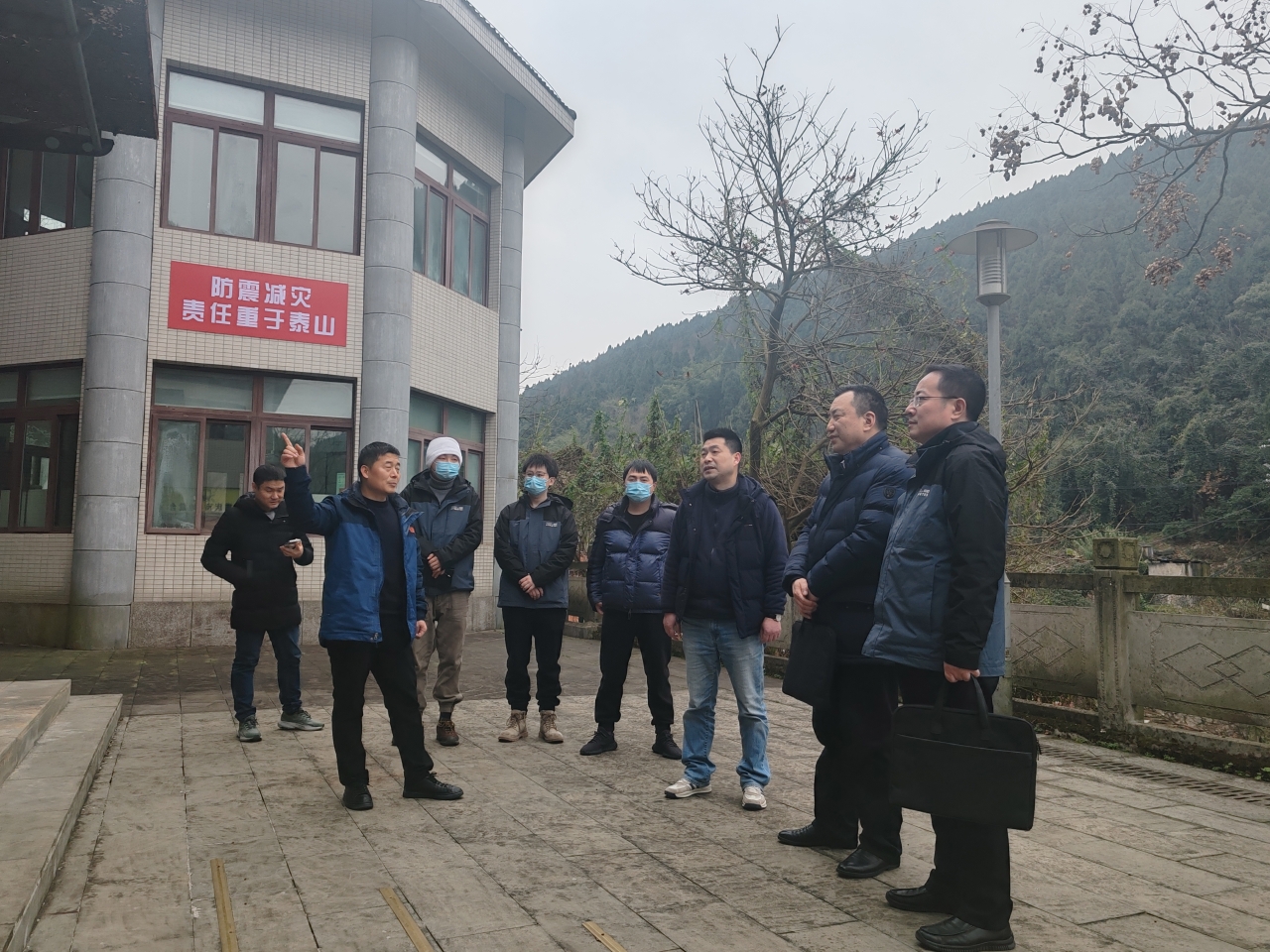 李貴先赴巴南中心站慰問